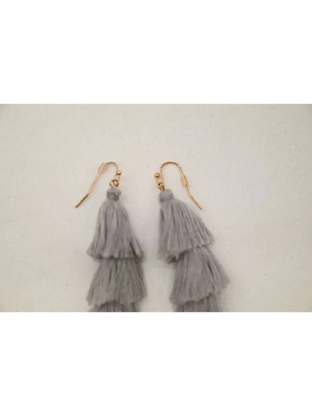 NWOT Unbranded 4 Tier Tassel Earrings Gray Dangle Drop Boho Statement Jewelry